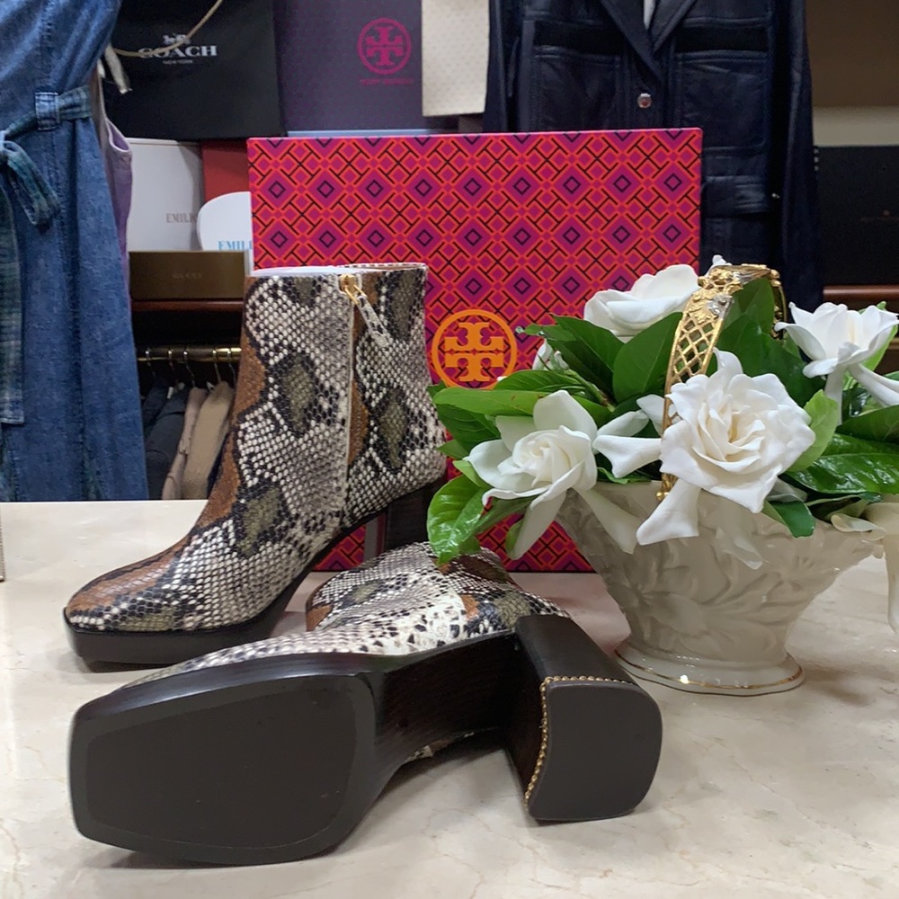 TORY BURCH RUBY PLATFORM CHAIN INLAY HEEL BOOTS PYTHON EMBOSSED LEATHER
8, 8.5,9 - Picture 3 of 9